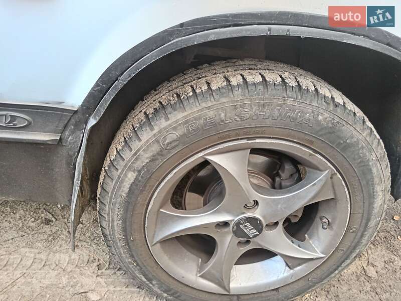 Седан ВАЗ / Lada 21099 2004 в Киеве