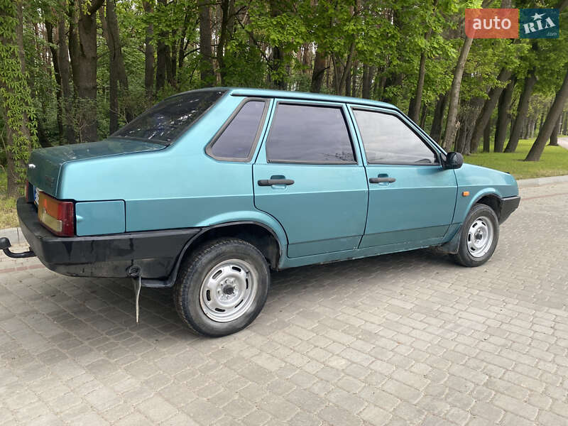 Седан ВАЗ / Lada 21099 1999 в Львове