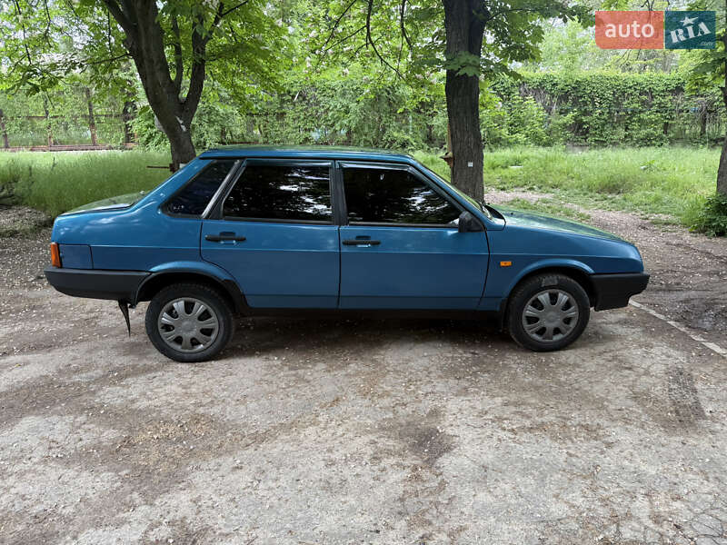 Седан ВАЗ / Lada 21099 2000 в Запорожье