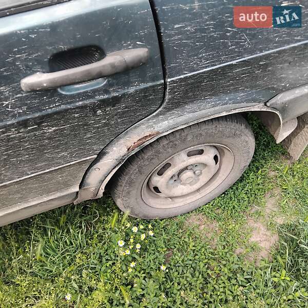 Седан ВАЗ / Lada 21099 2004 в Кривом Роге