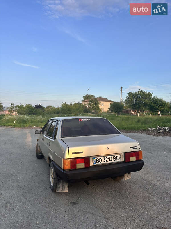 Седан ВАЗ / Lada 21099 1998 в Зборове