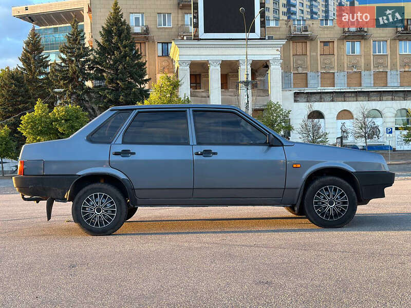 Седан ВАЗ 21099 2011 в 