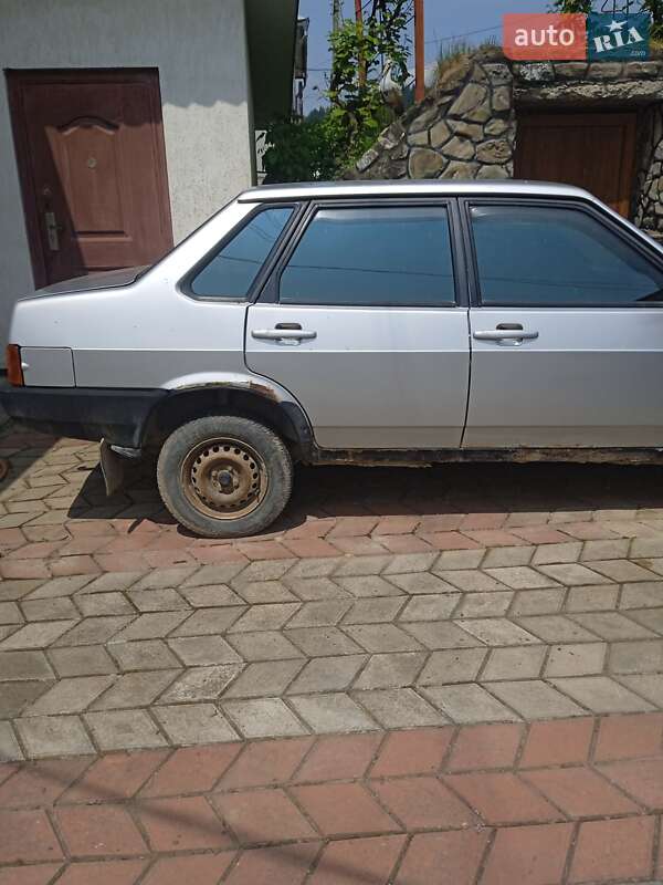 Седан ВАЗ / Lada 21099 2004 в Чернівцях