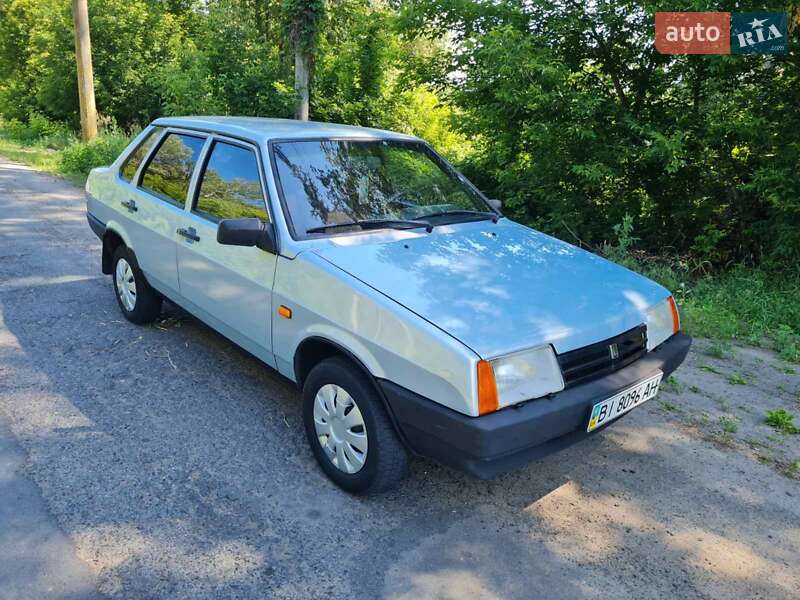 Седан ВАЗ / Lada 21099 2004 в Миргороде