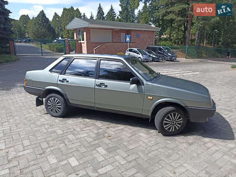 Седан ВАЗ / Lada 21099 1993 в Львове