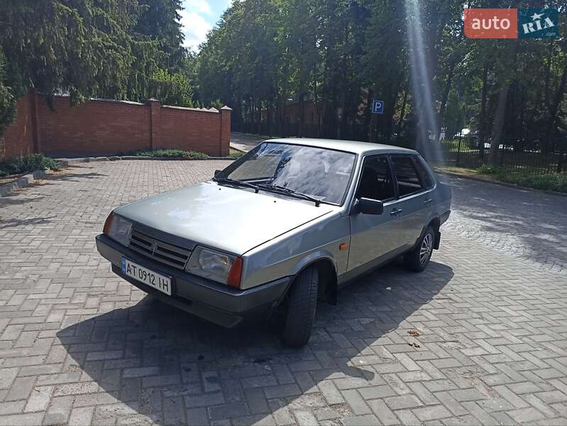 Седан ВАЗ / Lada 21099 1993 в Львове