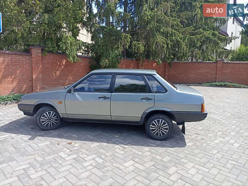 Седан ВАЗ / Lada 21099 1993 в Львове