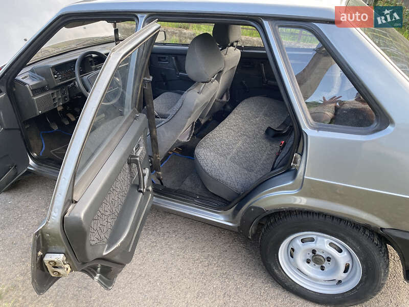 Седан ВАЗ / Lada 21099 2005 в Ужгороде