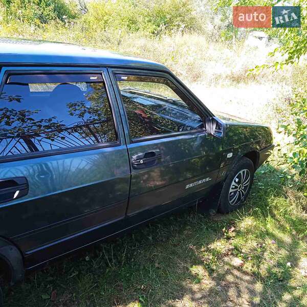 Седан ВАЗ / Lada 21099 2004 в Чопі