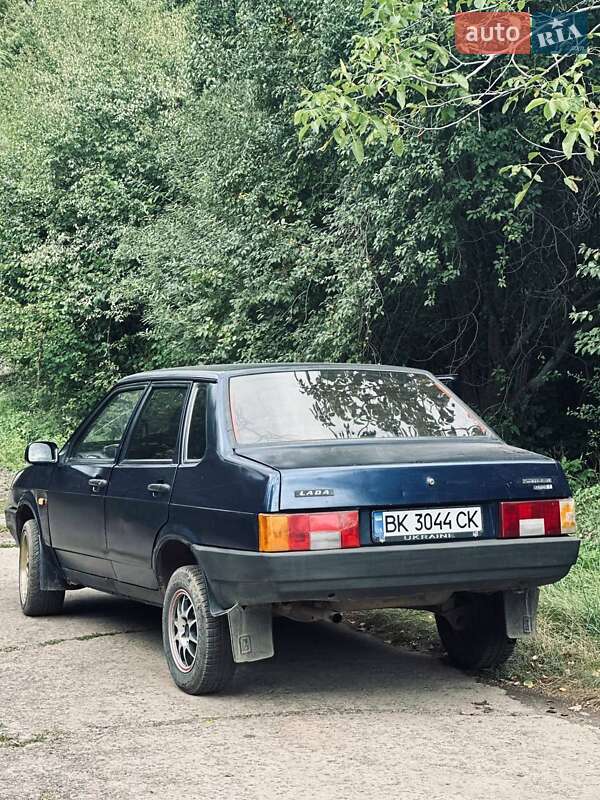 Седан ВАЗ / Lada 21099 2004 в Рівному