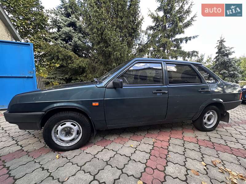 Седан ВАЗ / Lada 21099 2004 в Дніпрі
