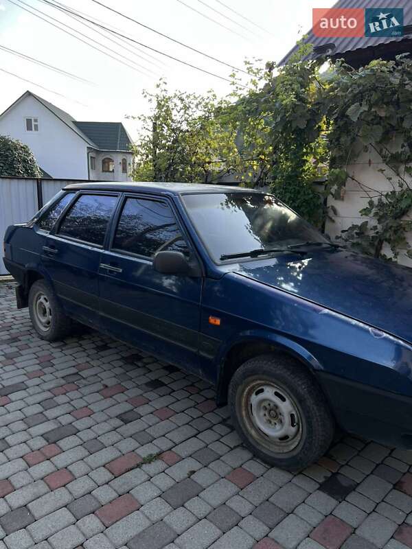 Седан ВАЗ / Lada 21099 2004 в Ужгороде