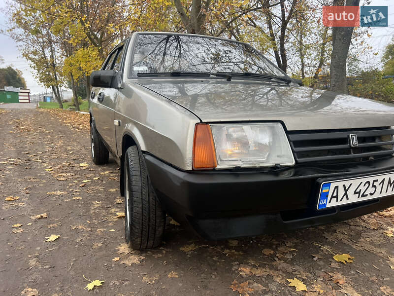 Седан ВАЗ 21099 2001 в  фото Седан ВАЗ 21099 2001 в