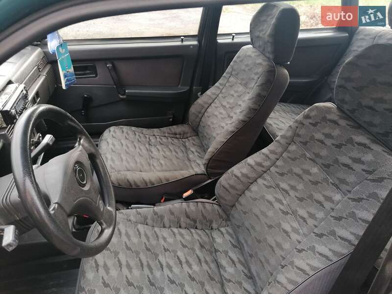 Седан ВАЗ / Lada 21099 2000 в Сваляве