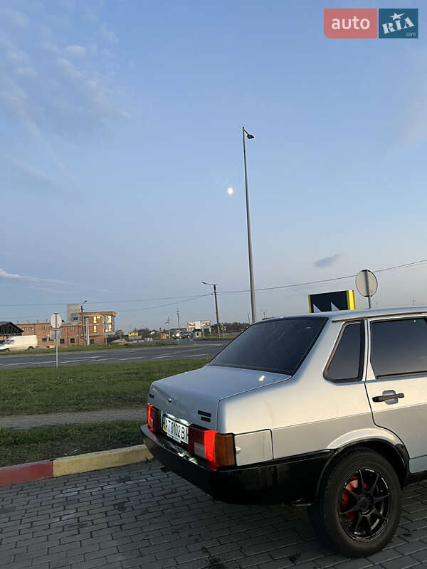 Седан ВАЗ / Lada 21099 2004 в Ивано-Франковске