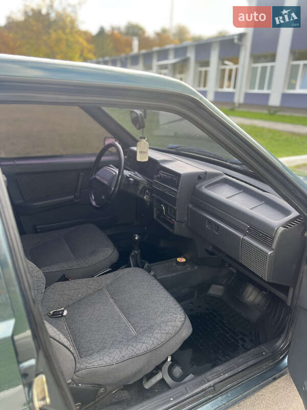 Седан ВАЗ / Lada 21099 2004 в Волочиске