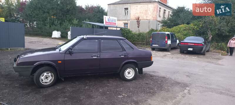 Седан ВАЗ / Lada 21099 2000 в Глухове