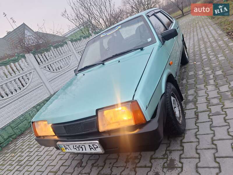 Седан ВАЗ / Lada 21099 2003 в Черновцах