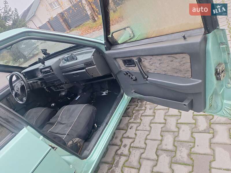 Седан ВАЗ / Lada 21099 2003 в Черновцах