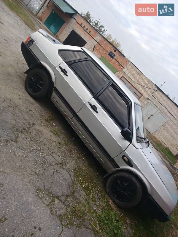 Седан ВАЗ / Lada 21099 2001 в Мирополе фото 4 Седан ВАЗ / Lada 21099 2001 в Мирополе