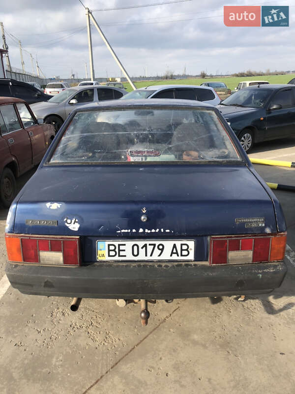 Седан ВАЗ / Lada 21099 2004 в Снигиревке