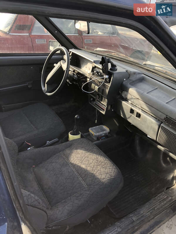 Седан ВАЗ / Lada 21099 2004 в Снигиревке