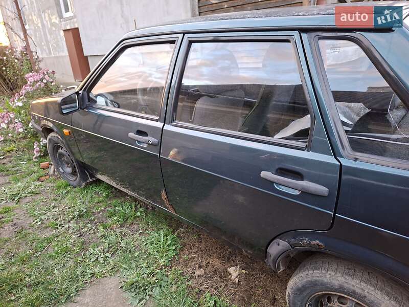 Седан ВАЗ / Lada 21099 2004 в Чернівцях