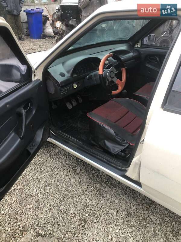 Седан ВАЗ / Lada 21099 1992 в Бурштыне