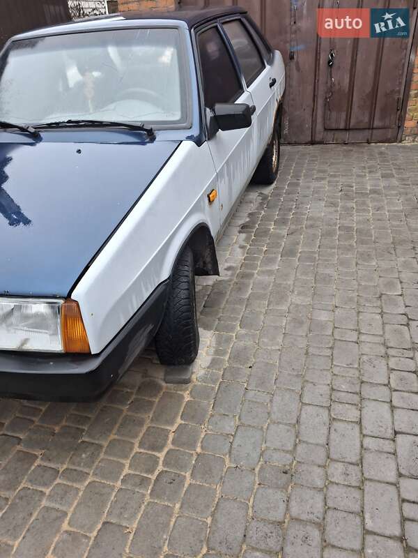 Седан ВАЗ / Lada 21099 2004 в Чугуеве