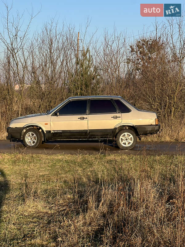 Седан ВАЗ / Lada 21099 2002 в Івано-Франківську