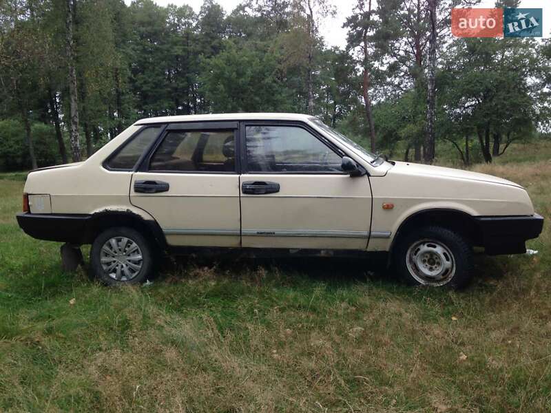 Седан ВАЗ / Lada 21099 1995 в Сарнах