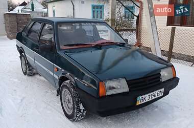 Седан ВАЗ 21099 2001 в Костополе