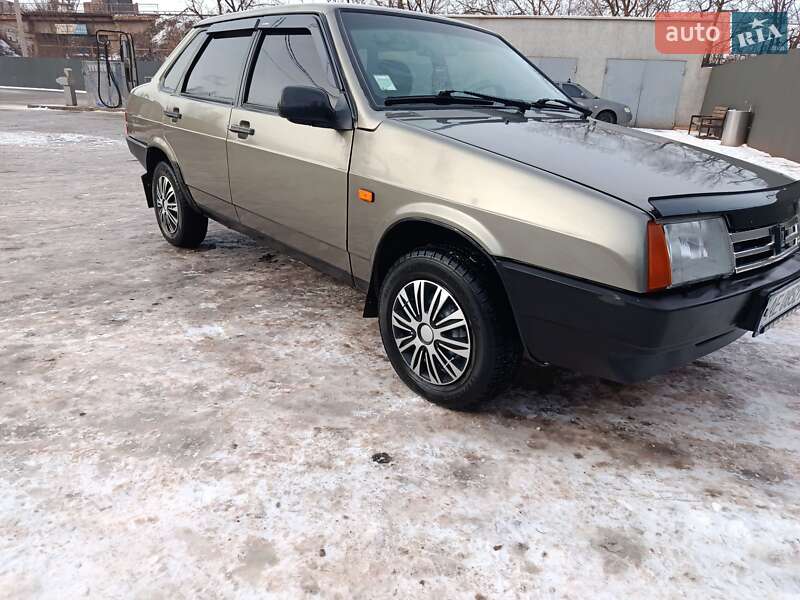 Седан ВАЗ / Lada 21099 2001 в Кривому Розі