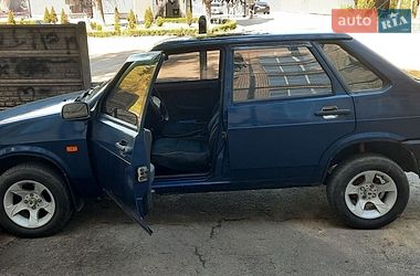 Седан ВАЗ 21099 2004 в Кривом Роге