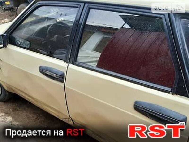 Хетчбек ВАЗ / Lada 2109 1988 в Окнах