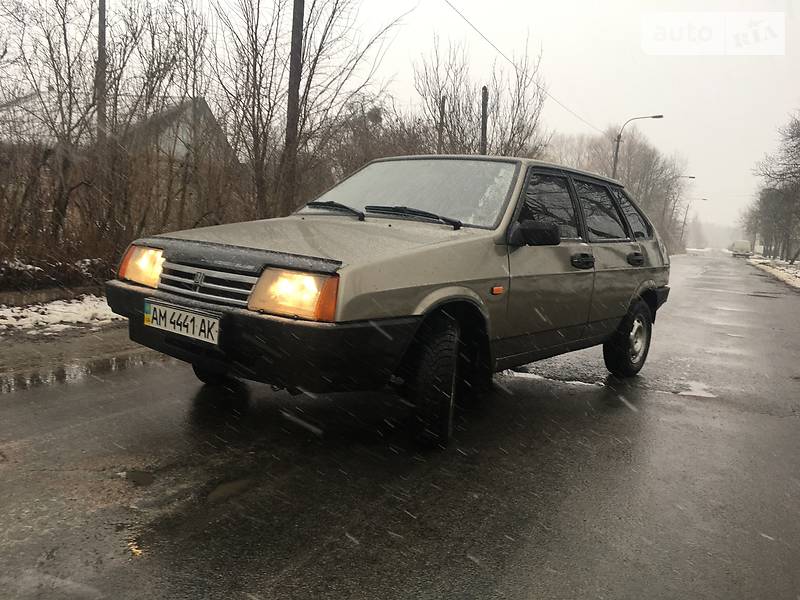 Хэтчбек ВАЗ / Lada 2109 2002 в Звягеле