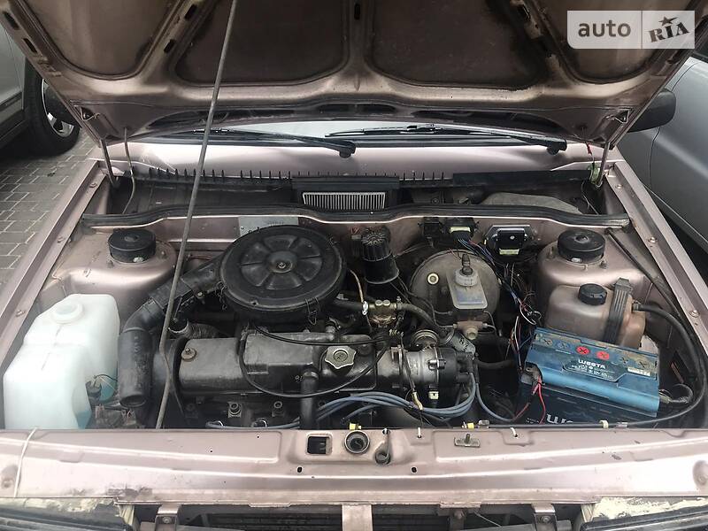 Хетчбек ВАЗ / Lada 2109 2001 в Кривому Розі фото 6 Хетчбек ВАЗ / Lada 2109 2001 в Кривому Розі