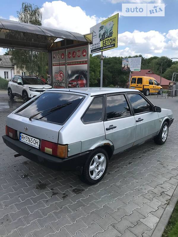 Хэтчбек ВАЗ / Lada 2109 2003 в Черновцах