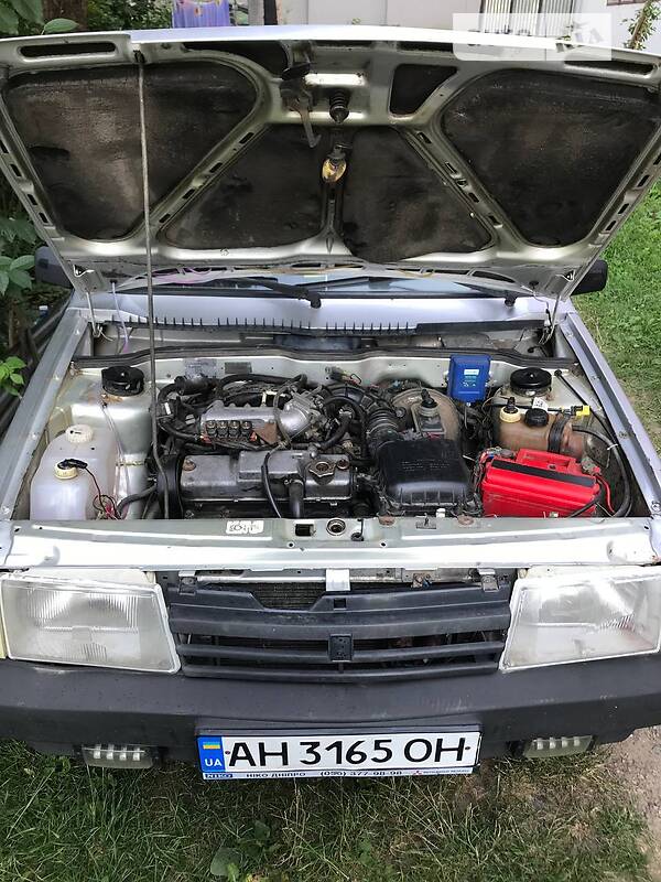 Хэтчбек ВАЗ / Lada 2109 2003 в Черновцах