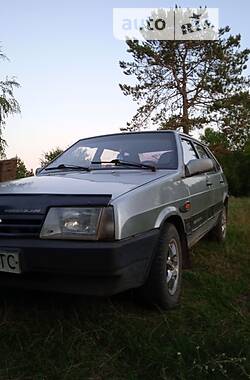 Хэтчбек ВАЗ / Lada 2109 2002 в Золочеве