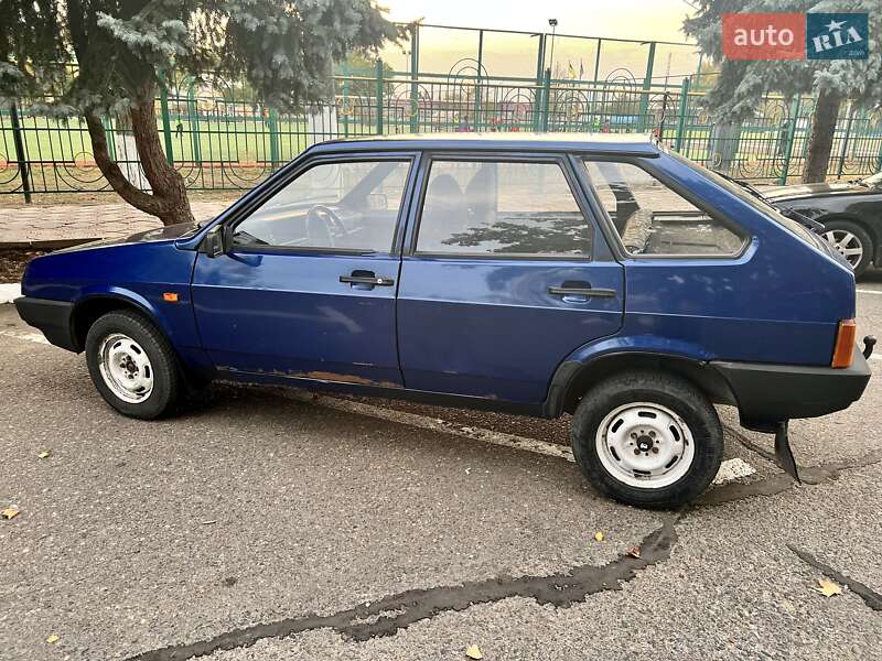 Хэтчбек ВАЗ / Lada 2109 2002 в Одессе