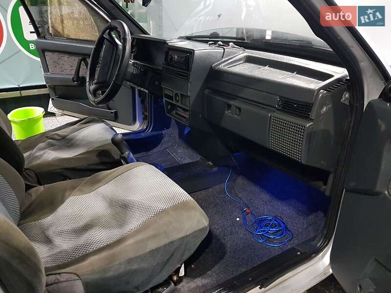 Хетчбек ВАЗ / Lada 2109 2003 в Чернівцях