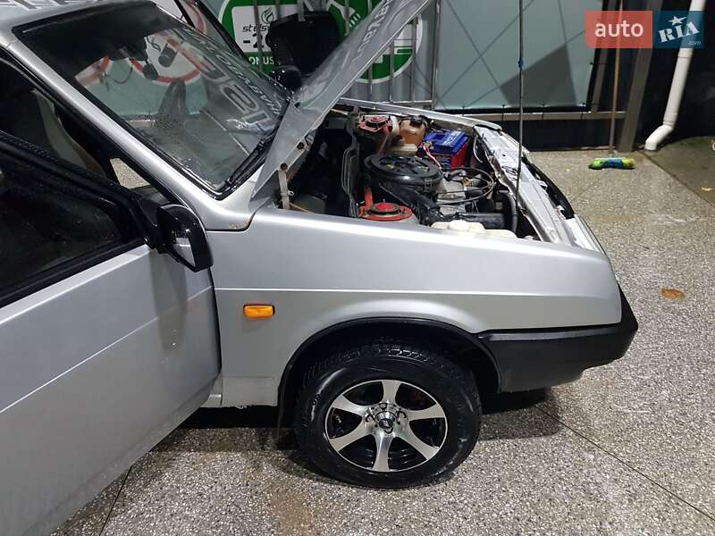 Хетчбек ВАЗ / Lada 2109 2003 в Чернівцях