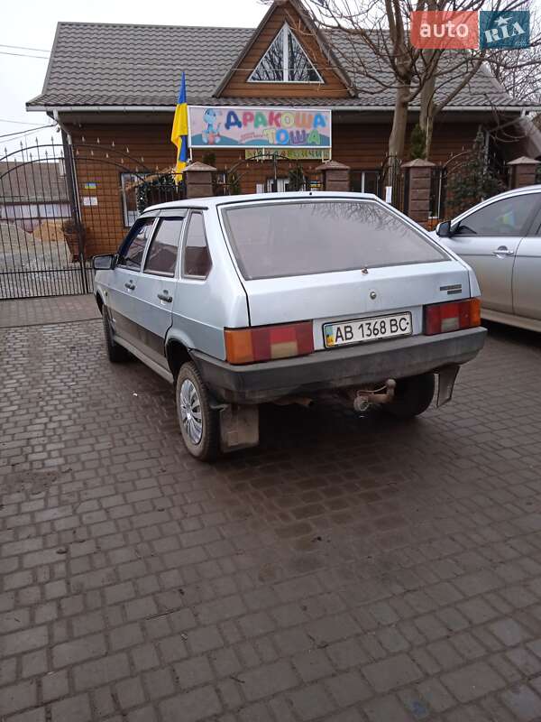 Хэтчбек ВАЗ / Lada 2109 1998 в Врадиевке