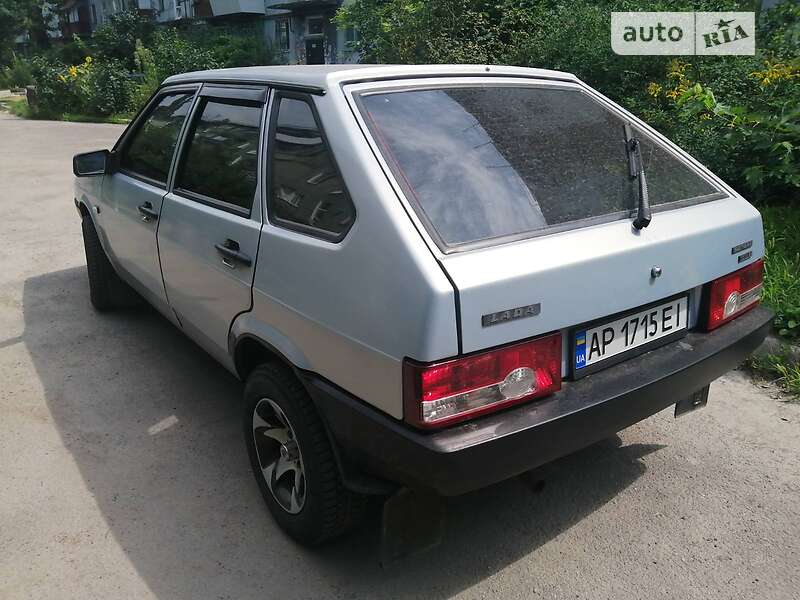 Хэтчбек ВАЗ / Lada 2109 2004 в Запорожье