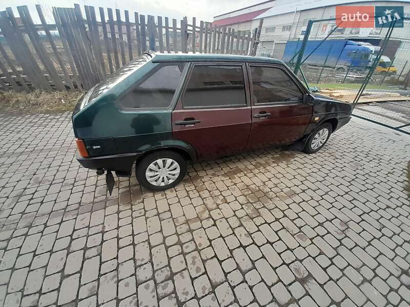 Хэтчбек ВАЗ / Lada 2109 2004 в Долине