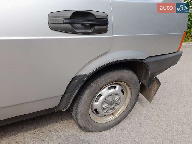 Хэтчбек ВАЗ / Lada 2109 2004 в Виннице