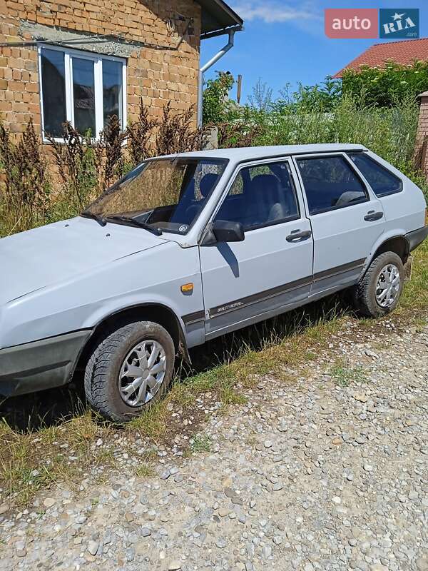 Хэтчбек ВАЗ / Lada 2109 1999 в Черновцах