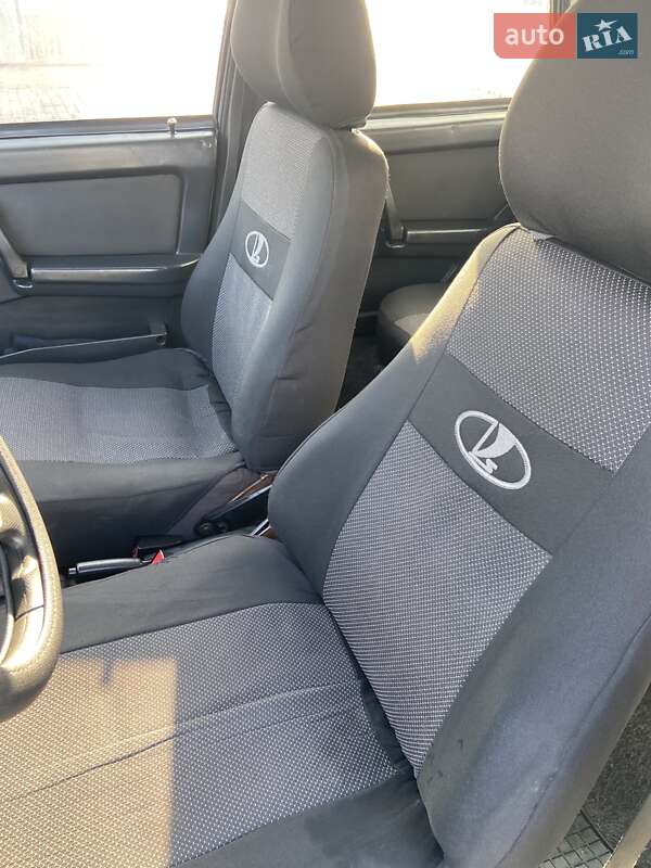 Хетчбек ВАЗ / Lada 2109 2004 в Одесі фото 4 Хетчбек ВАЗ / Lada 2109 2004 в Одесі