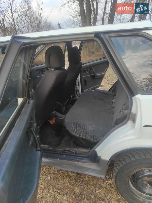 Хэтчбек ВАЗ / Lada 2109 1992 в Лубнах фото 5 Хэтчбек ВАЗ / Lada 2109 1992 в Лубнах